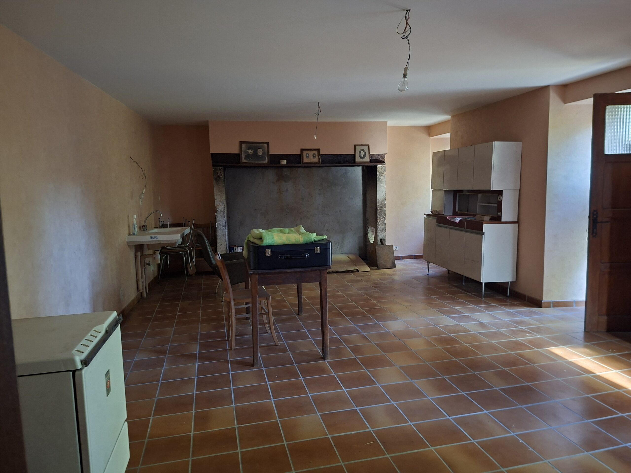 CHARMANTE MAISON EN PIERRE Dans le petit village de BARRIAC – Image 6