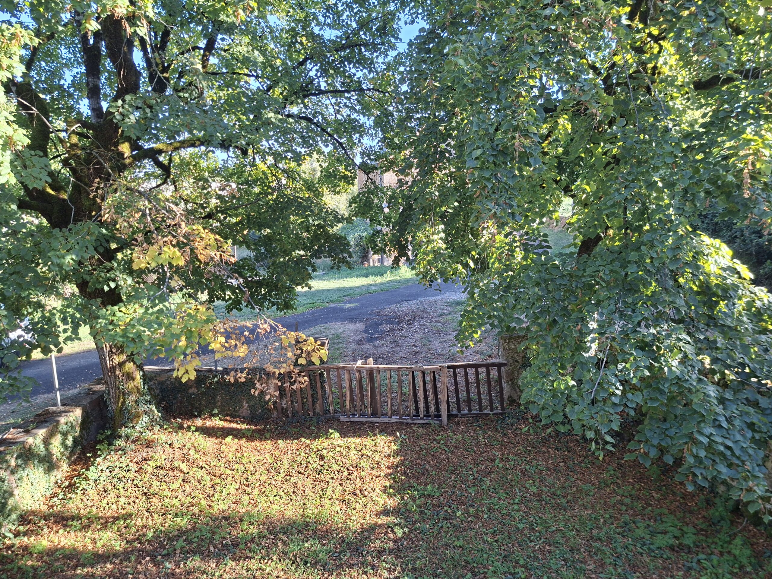 CHARMANTE MAISON EN PIERRE Dans le petit village de BARRIAC – Image 4